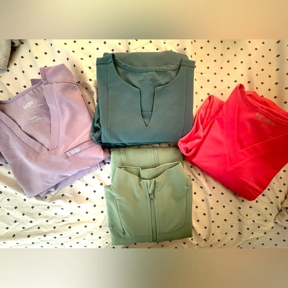 Bundle of 3 sets of scrubs and a jacket ๐ฉท๐๐ - Picture 2 of 2